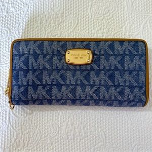 Michael Kors Jet Set Travel Continental Zip Around Wallet